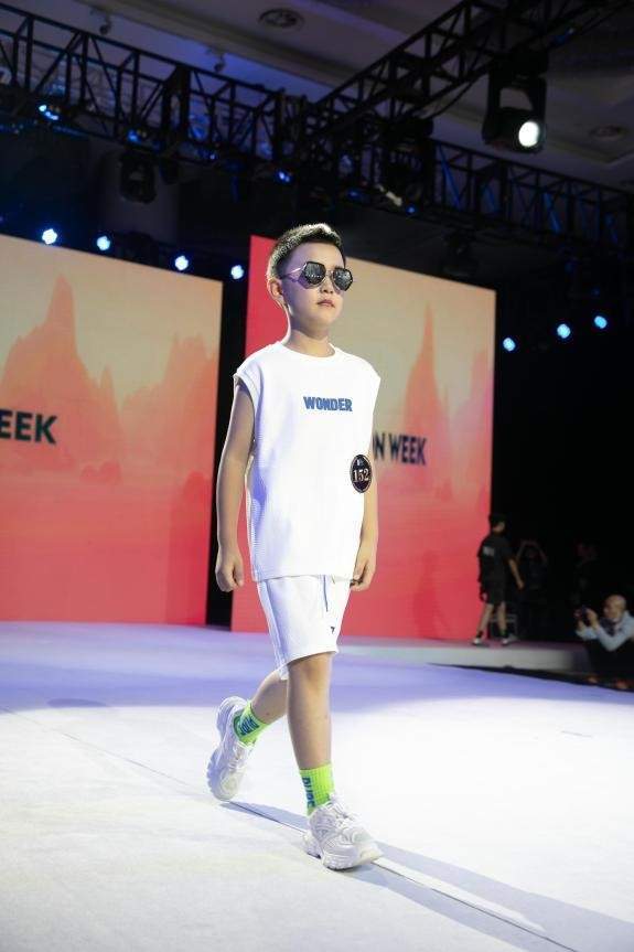 2022 FASHION WEEK 少儿时尚盛典小主持—印一然(图6)