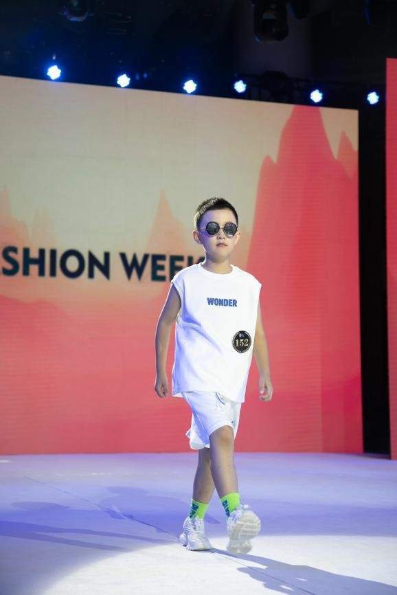 2022 FASHION WEEK 少儿时尚盛典小主持—印一然(图5)