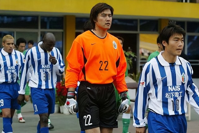 江津1968年出生于上海,曾被誉为亚洲最出色的门将之一.