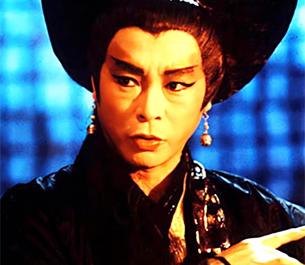 包括《倩女幽魂》中饰演千年树妖"姥姥",以及《射雕英雄传》里的一灯