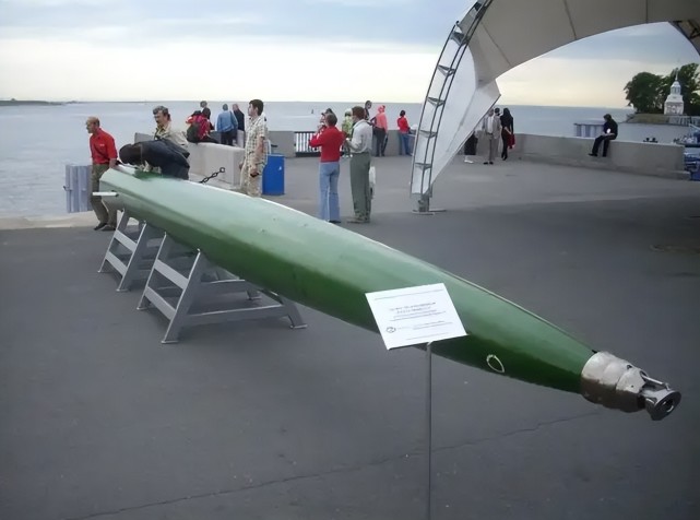 (目前全球速度最快的鱼雷,俄制暴风雪超空泡鱼雷)这里所谓的"导弹