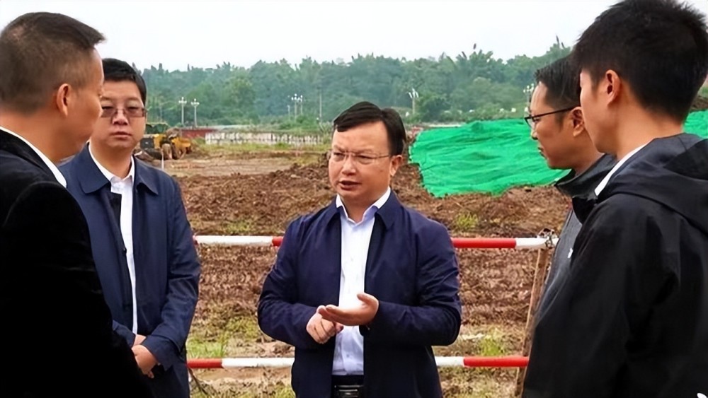 "宜宾"江安县政府县长何益伟调研江安经开区企业复工复产工作_腾讯