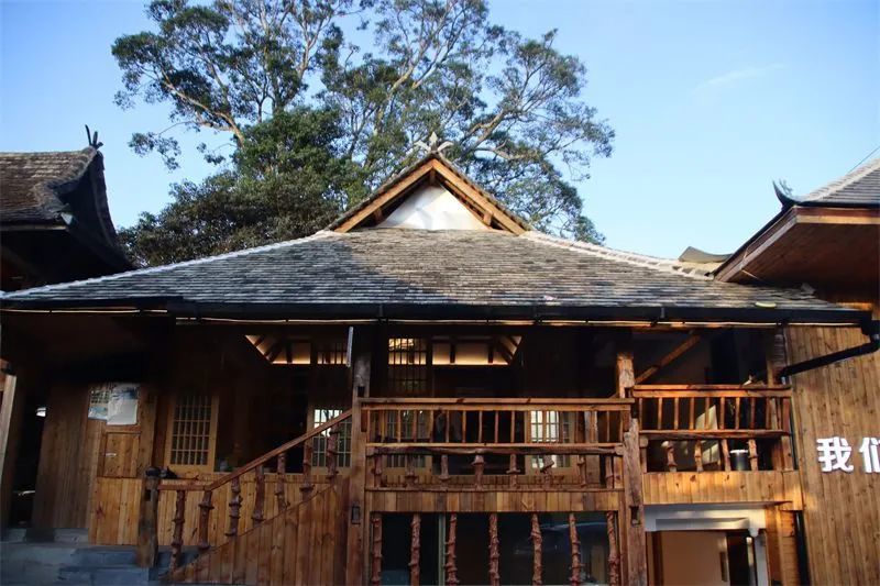 一天一点普洱2521千年布朗族古寨里有一家75号客栈