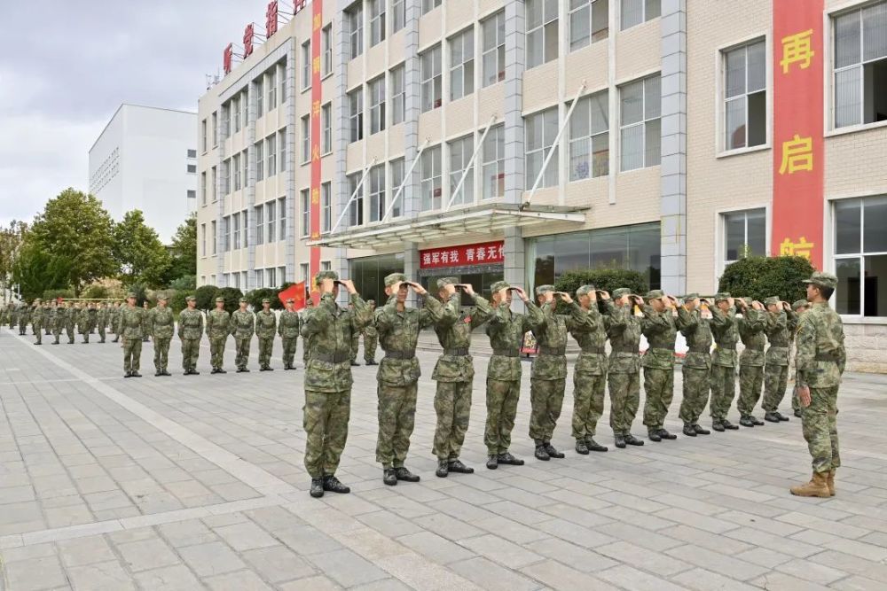 开训动员大会上,火箭军某部1000余名新兵立下庄严承诺_腾讯新闻