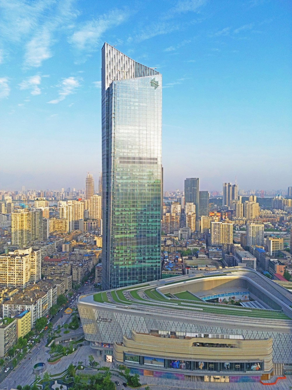 汉口育婴堂等21处历史文物建筑,中山大道209号,武汉体育馆等12处优秀