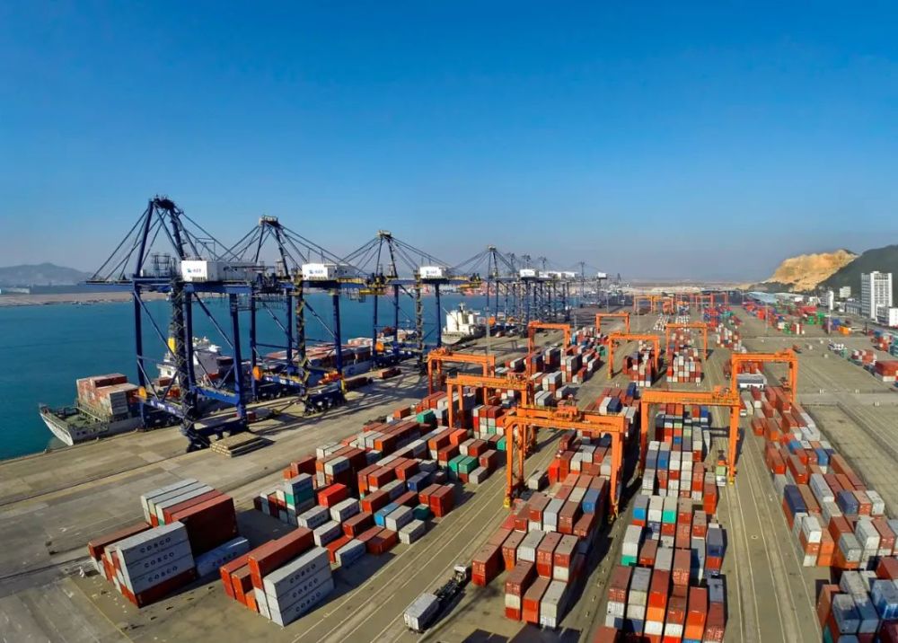 智慧绿色十年间不断刷新记录他与金湾亿吨大港一起成长