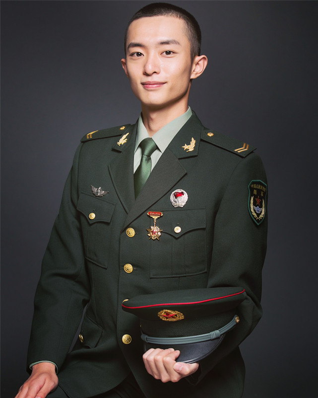 对不起，白宇帆不是不红，而是在“另一个世界”红得发紫_腾讯新闻
