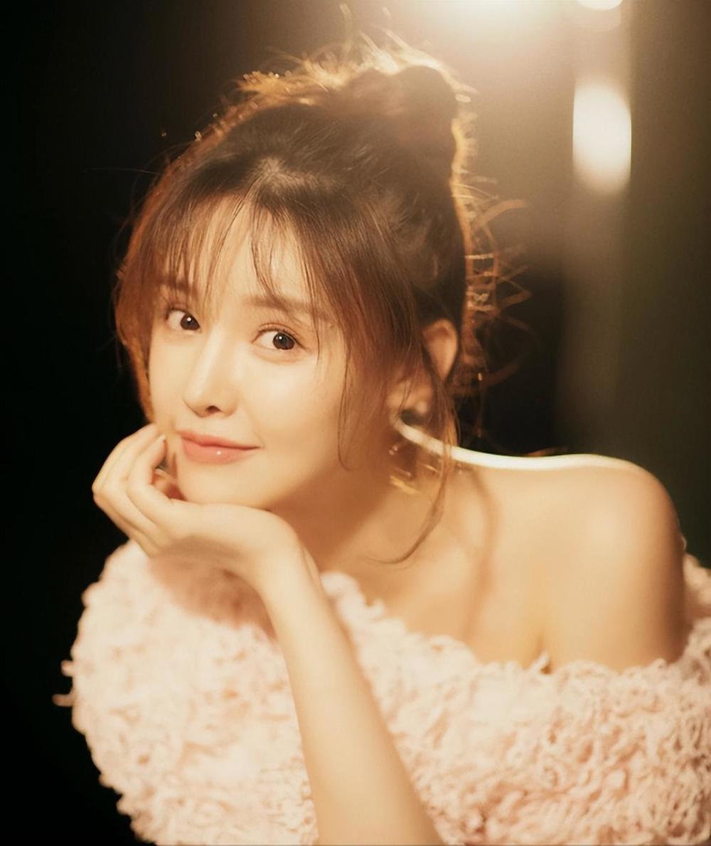 18线演员公然卖惨诉苦称穷得连燕窝都快吃不起了度日如年