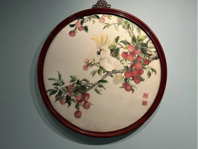 广绣·红荔鹦鹉陈少芳(粤绣(广绣)国家级代表性传承人,中国工艺美术