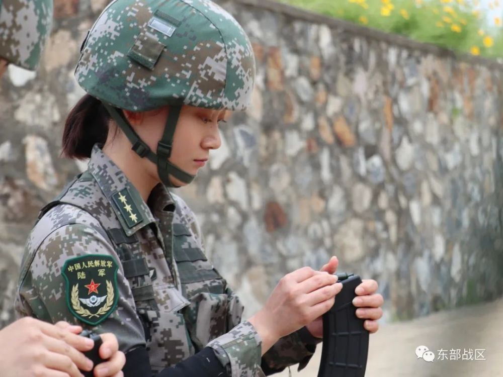 这个男兵连的女指导员,带兵果然不一般!_腾讯新闻