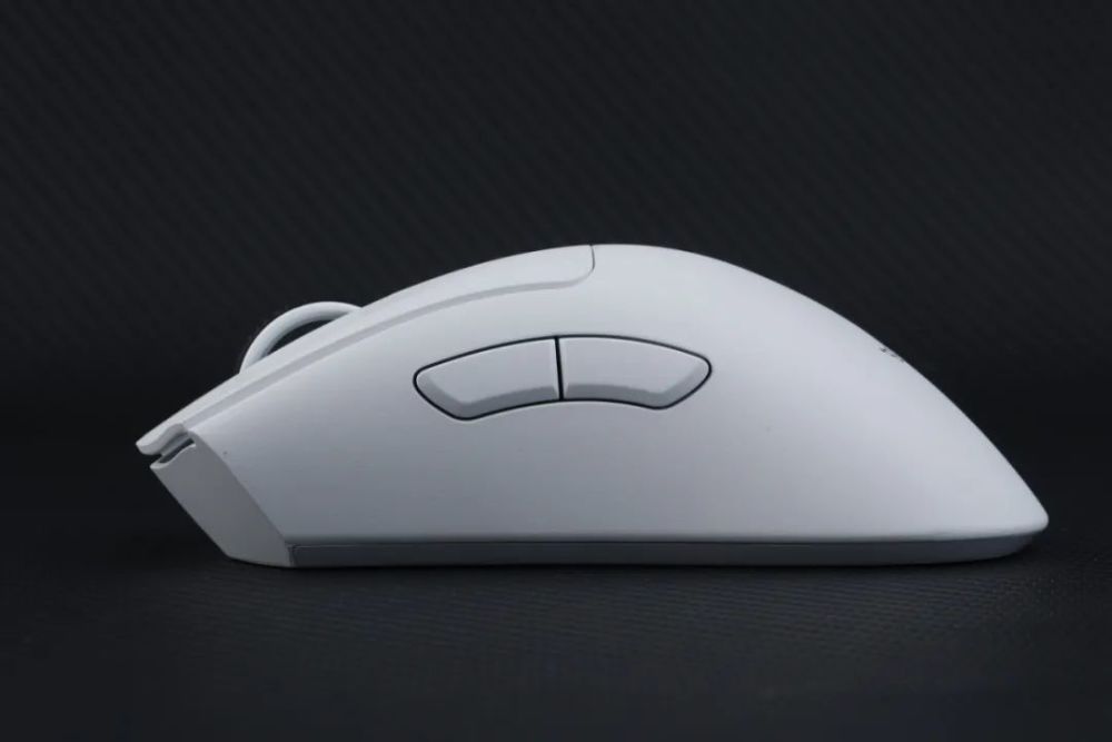 不曾落幕的经典续作——雷蛇炼狱蝰蛇v3 pro无线游戏鼠标_腾讯新闻