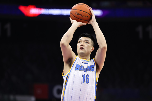 轰15 3,从无球可打到闪耀赛场,无愧解立彬信任_腾讯新闻