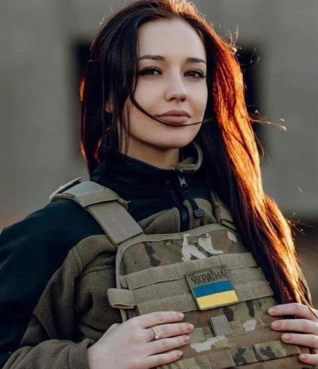 乌克兰女兵yaryna chornoguz是一名军医,隶属乌克兰海军陆战队第140
