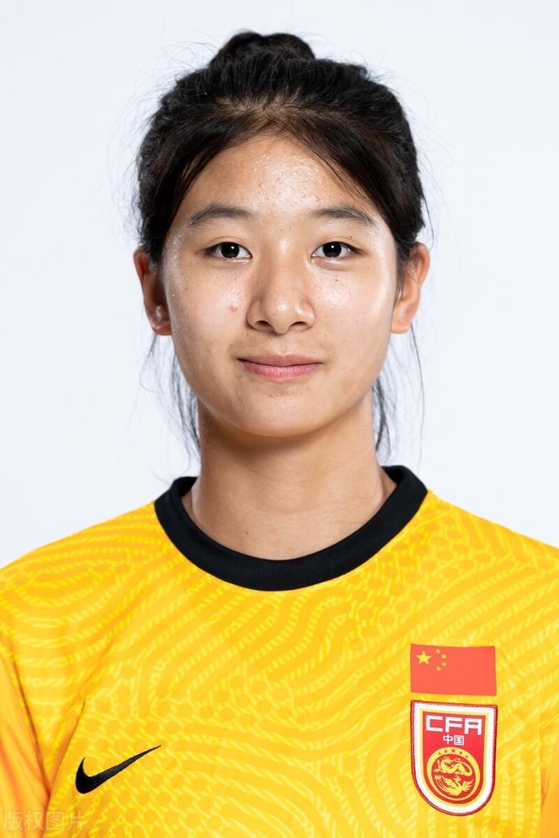 u17女足门将出色表现被fifa关注:13岁放弃滑雪重练足球