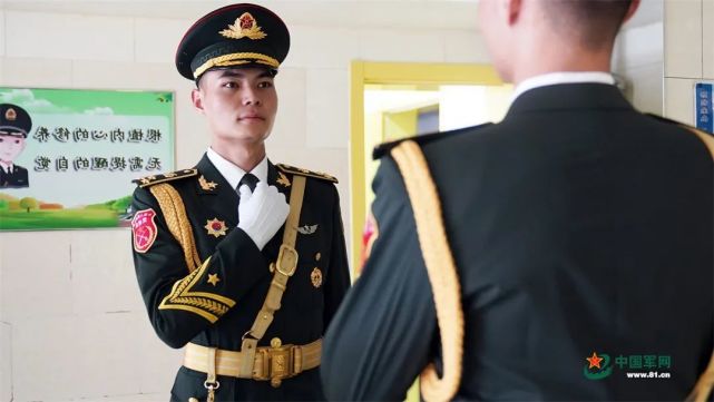了不起的中国军人丨高光时刻之外仪仗兵有着这样的平凡世界