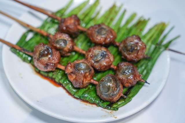 广西百色必吃的特色美食爆浆烤猪眼你吃过吗