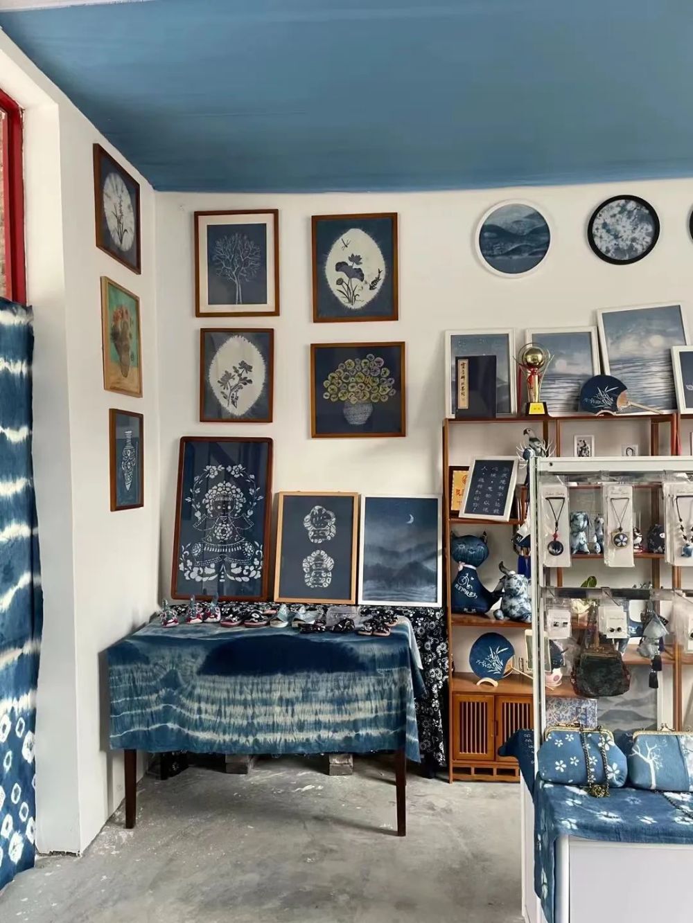 喜迎二十大|探秘平凉市非物质文化遗产一条街之古法蓝染非遗文创工作