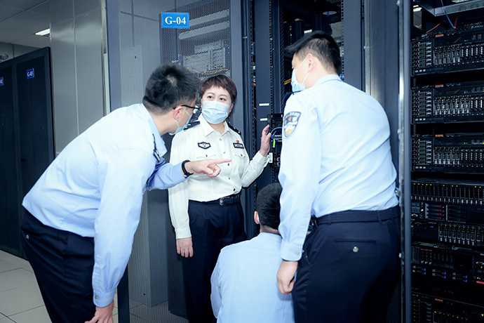 参加党的二十大前夕，这位来自上海的女民警做了哪些准备？