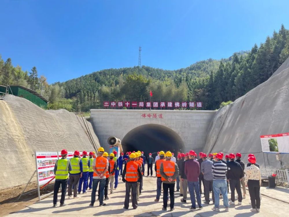 佛岭隧道贯通省道342线全安至帽子峰段改建工程取得新突破