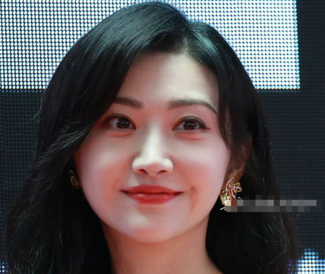 冯绍峰景甜新剧曝路透,冯绍峰状态苍老,跟景甜同框像女儿跟父亲