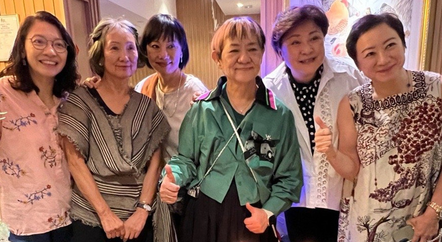 一眾藝人開派對，林子祥前妻罕露面氣質好，59歲港姐冠軍變化大方浩考研數學