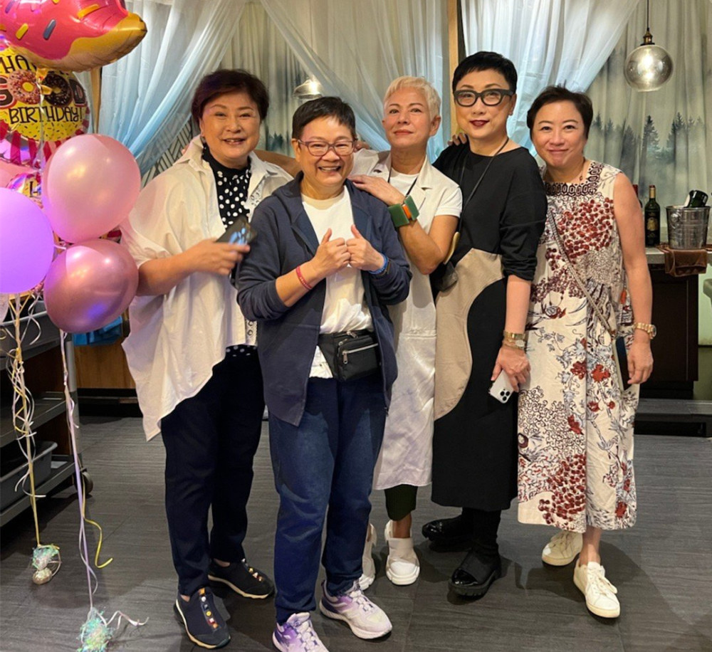 一眾藝人開派對，林子祥前妻罕露面氣質好，59歲港姐冠軍變化大方浩考研數學