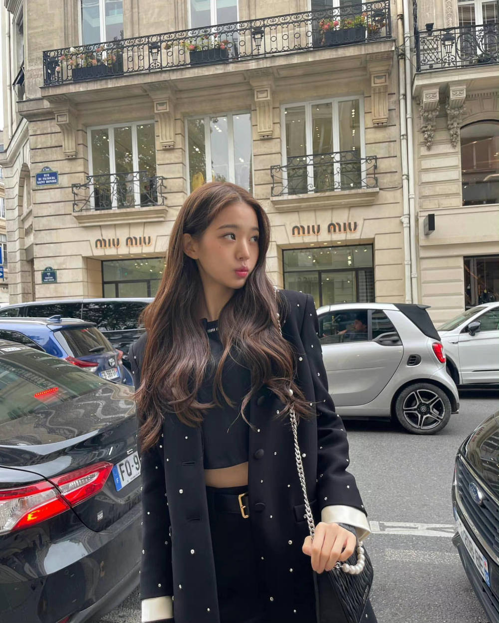 让人赞叹的身材比例和奢华时尚,日常穿搭就是画报",对张元英完美的