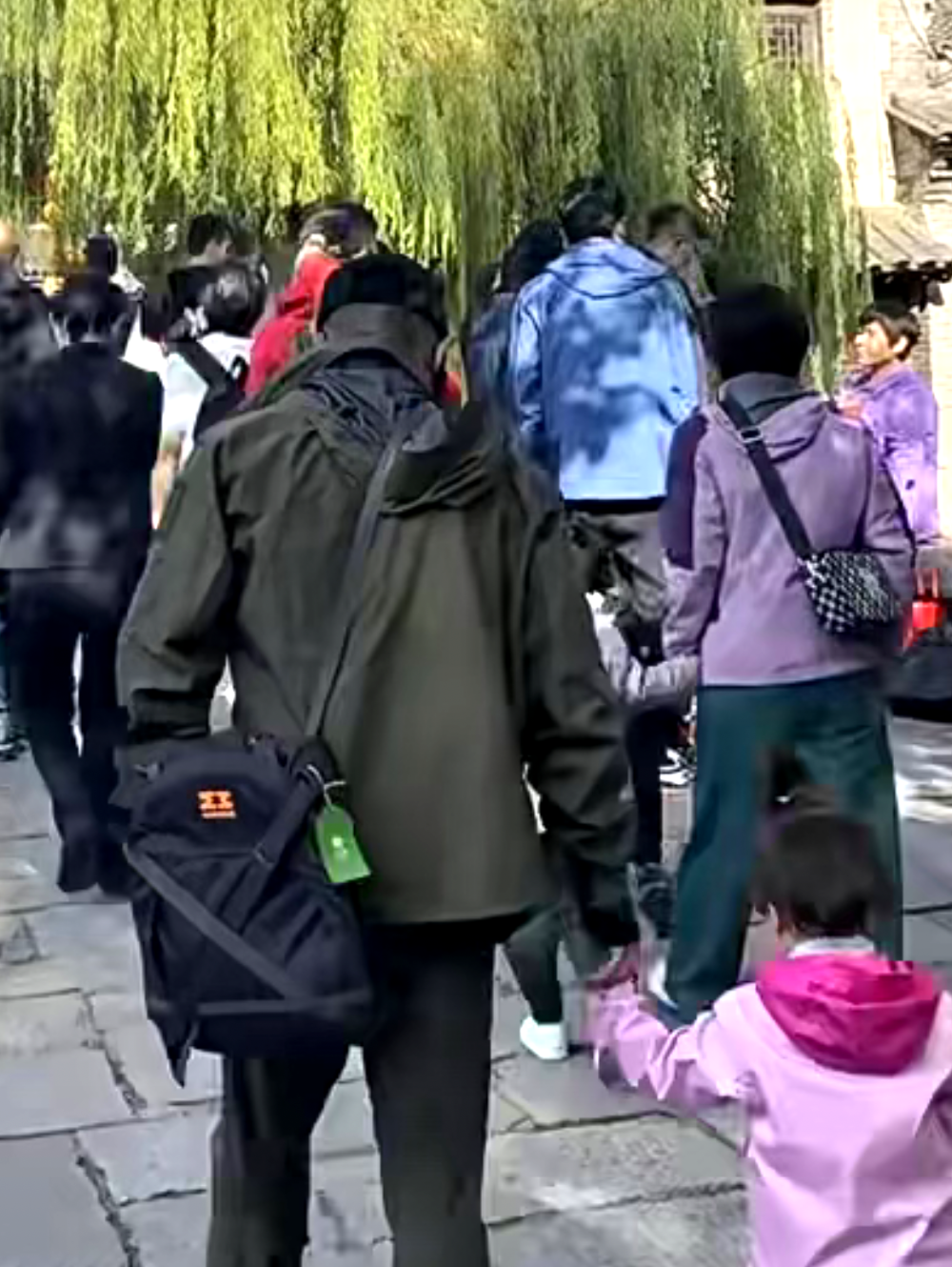 一眾藝人開派對，林子祥前妻罕露面氣質好，59歲港姐冠軍變化大方浩考研數學