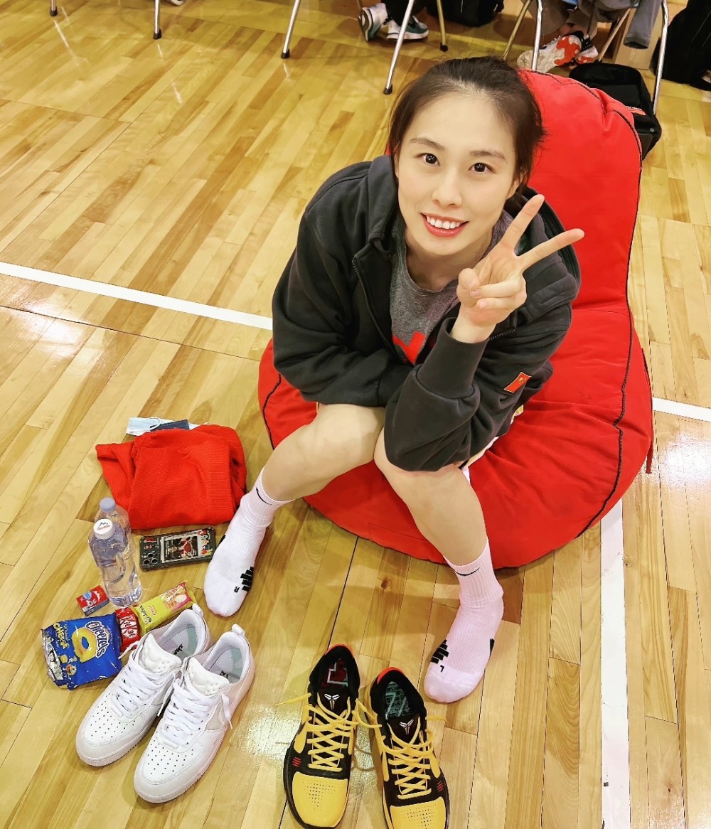 王思雨今天过生日美丽的女篮5号来自山东半决赛2罚2中大心脏