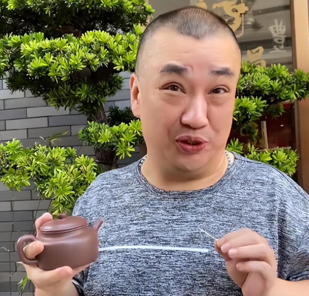 51岁陈坚雄心梗猝死前一天还在带货卖茶叶儿子15岁女儿才5岁