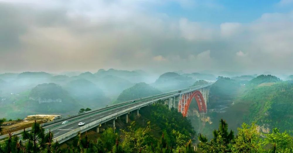 毕都高速总溪河大桥  汪义康  摄毕都高速公路总溪河特大桥是贵州