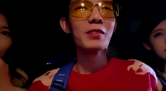 lol张嘉文加入aj传媒和女主播疯狂互动被埋埋伤后立志当海王