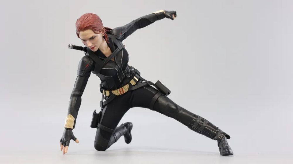 脸做崩了hottoys黑寡妇独立电影版开箱