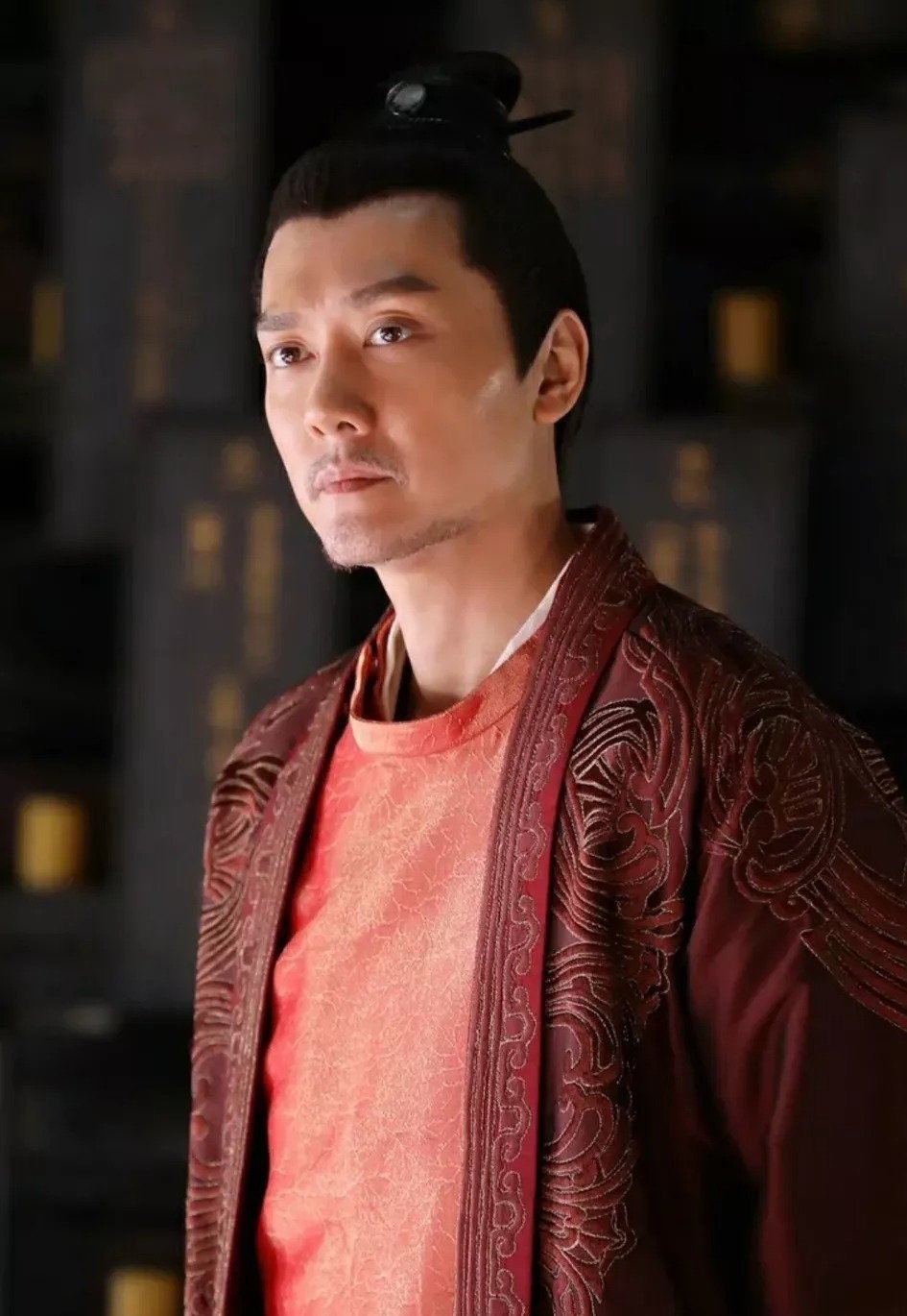 冯绍峰新剧搭景甜像父女,状态苍老颓废,男神撑不起古偶了_腾讯新闻