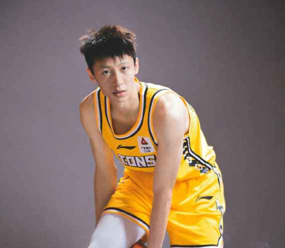 赵岩昊伤情出炉肌肉软组织挫伤骨头与脏器没问题需休息几天