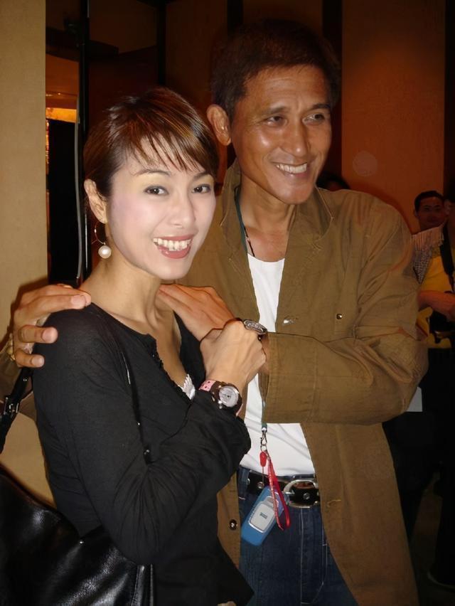 不老女神难敌岁月,67岁米雪出席活动,生图曝光显苍老