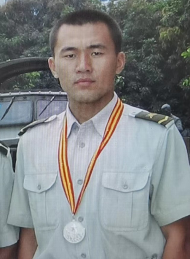 邹武成催你赶紧进教室的老师风波很快就过去了.