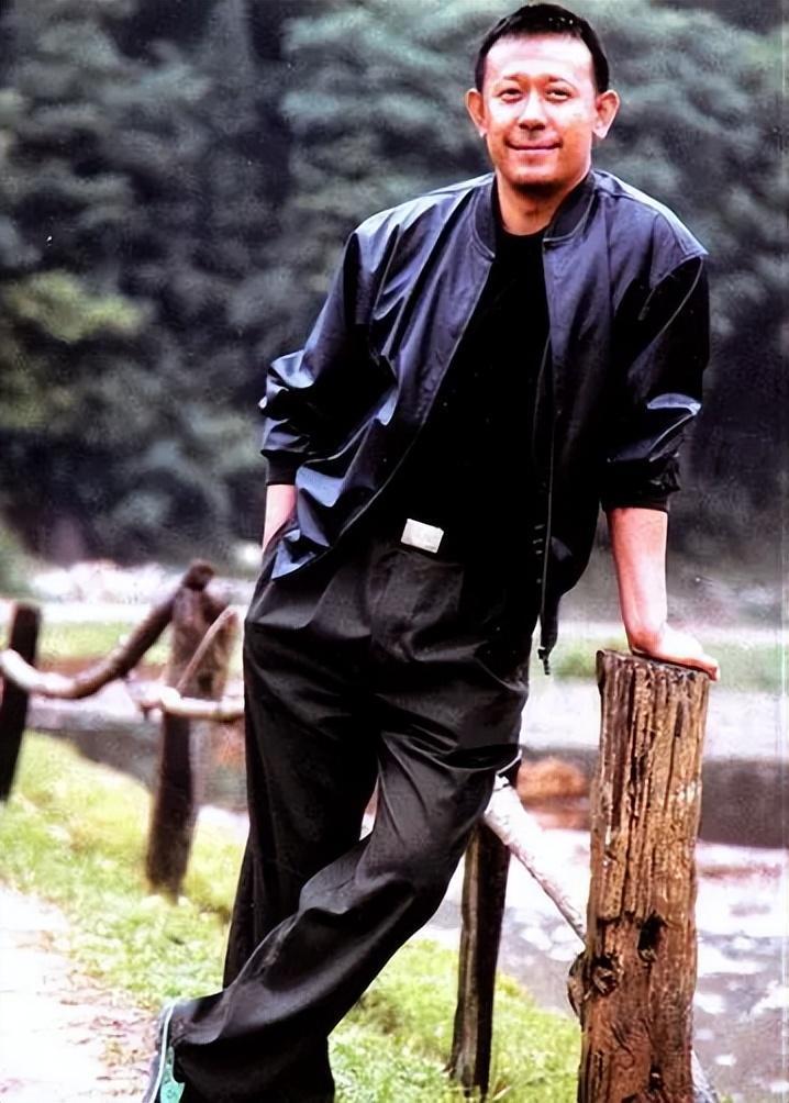 姜文:与3个女人的坎坷情史,为何最不被看好的周韵成了他的港湾_腾讯