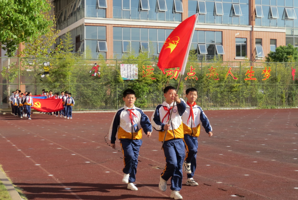 临川十三小图片