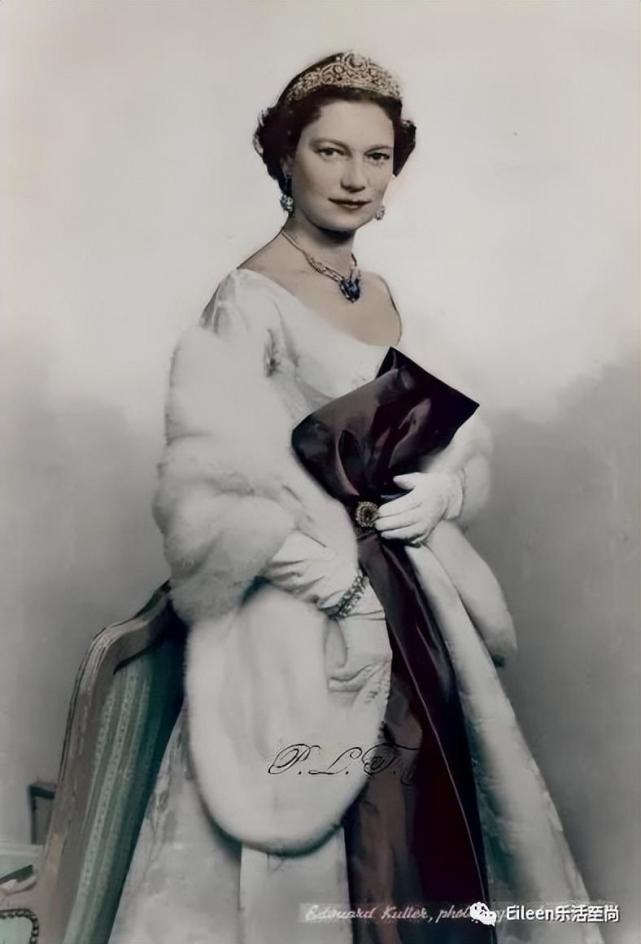 约瑟芬·夏洛特约瑟芬的父亲是比利时国王,母亲是瑞典公主,教母则是