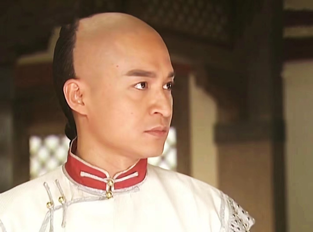 《孝庄秘史》多尔衮让皇位给顺治:看似为玉儿,实为一箭三雕的谋略