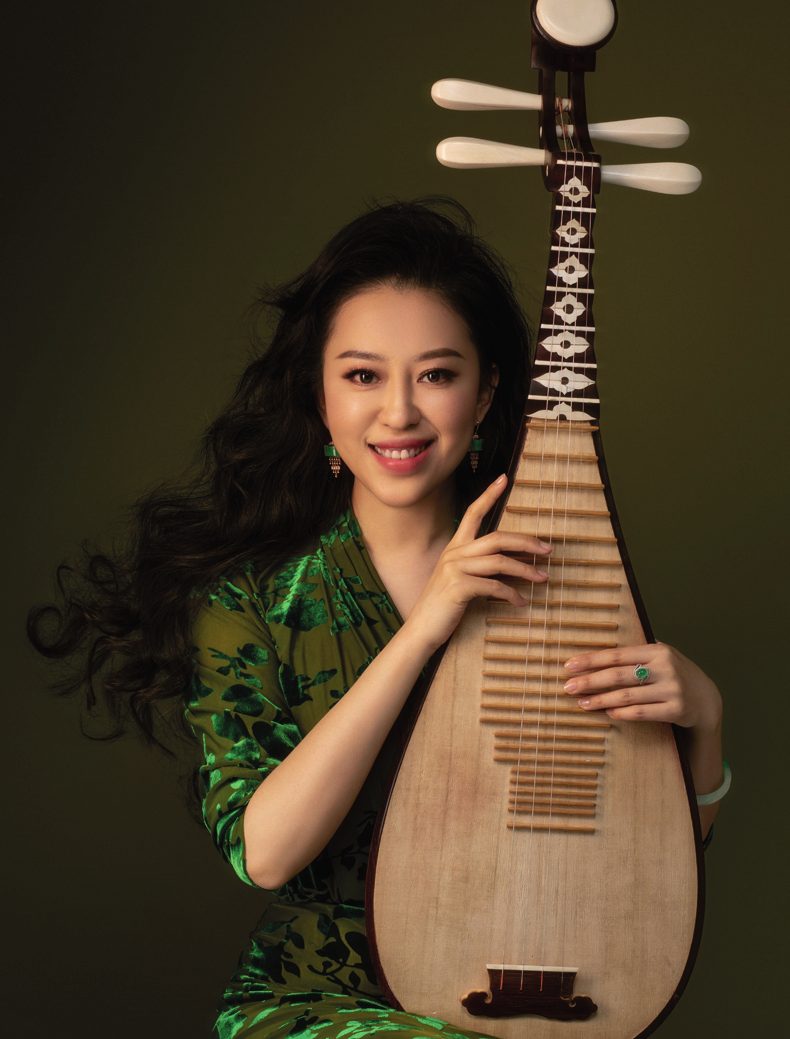 全国青联常委,中央民族乐团团长,首席琵琶演奏家,国家一级演员2016年