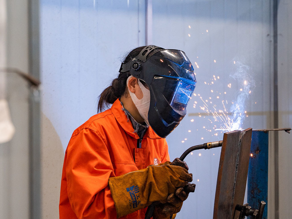 都说焊工工资高到底有多高