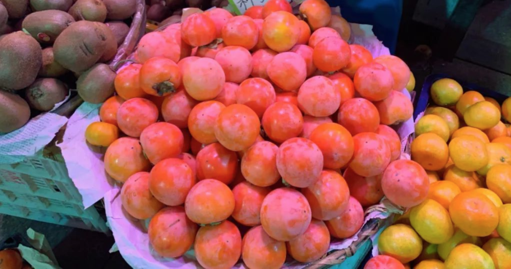 秋季水果集中上市,火葫芦柿子热销,网友纷纷表示:想吃_腾讯新闻