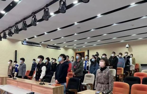 北京海关干部职工收看党的二十大开幕会：备受鼓舞
