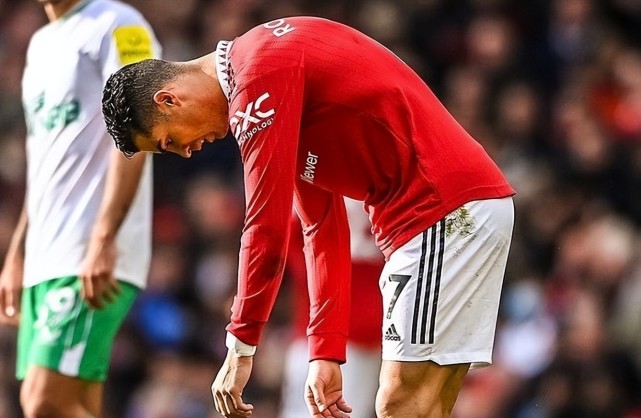 c罗偷袭后进球被吹掉领黄牌,但真没必要嘲笑