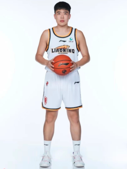 cba新秀第三轮表现:曹松首秀,王岚嵚19 4 5,范汇鎏9 6 4_腾讯新闻