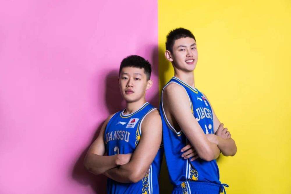 20岁,身高已达2米13!李楠之子,新赛季打了2场比赛,表现如何?_腾讯新闻