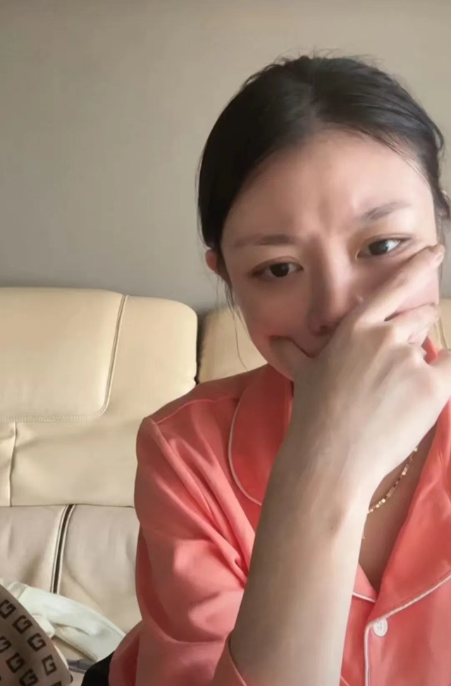 汪峰前任葛荟婕状态引担忧眼神迷离目光呆滞自曝欠60万仍未还