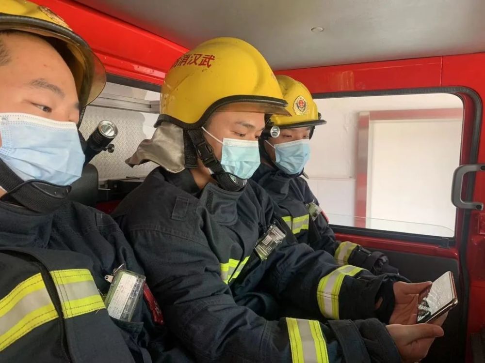 武汉消防采取多种形式庆祝党的二十大召开600984建设机械